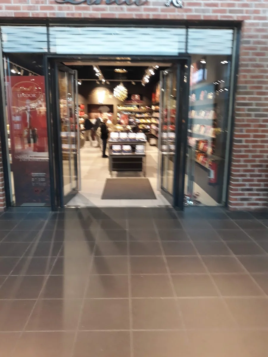 Outletcity Metzingen – Innenansichten in Metzingen, Baden-Württemberg