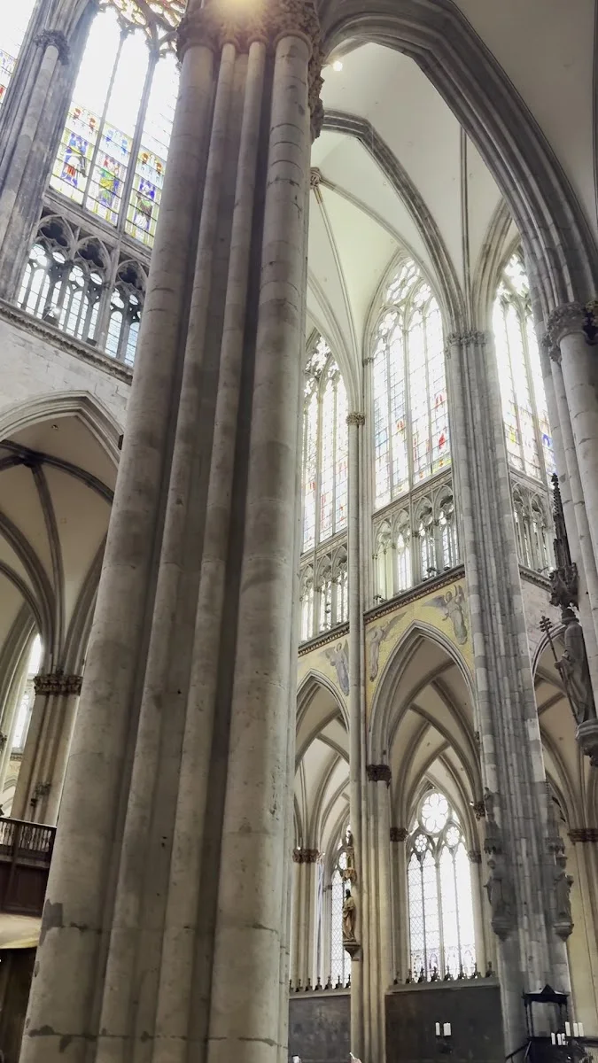 Kölner Dom – Säule in Köln, Nordrhein-Westfalen