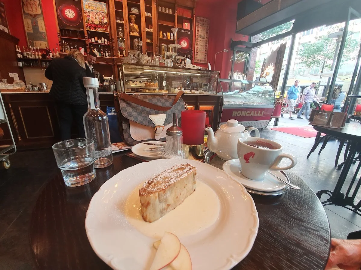 Roncalli Grand Café – Essen und Trinken in Hamburg