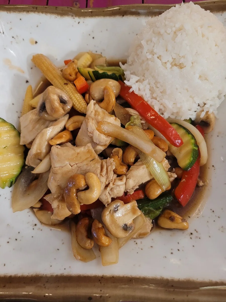 Khanittha Im Werksviertel – Cashew-Chicken in München, Bayern