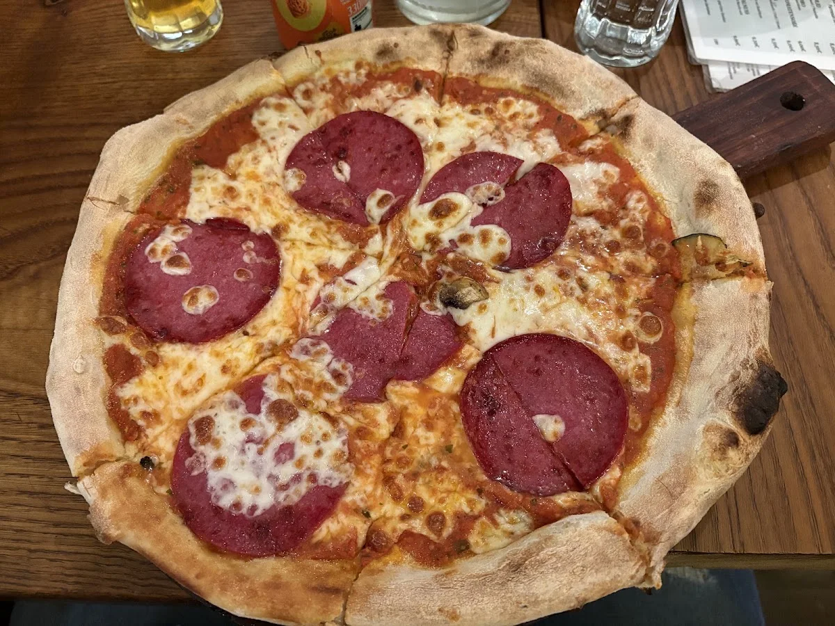 Pizza Vira – Salami in Berlin