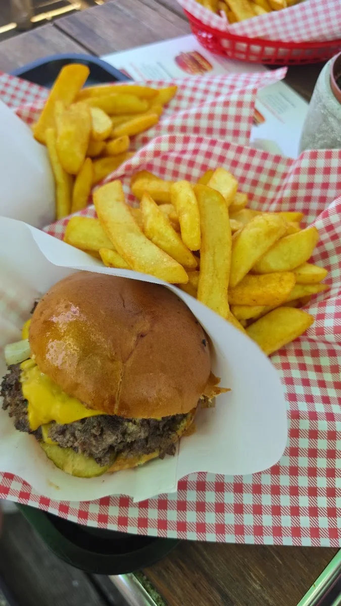 Lunchburger: Burgerjoint. Foodtruck. Catering. – Catering in Würzburg, Bayern