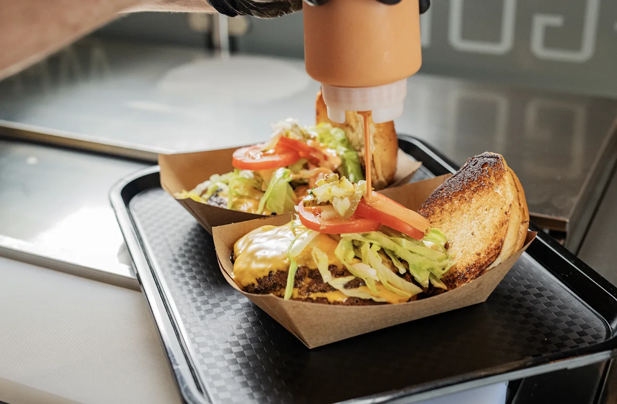 Lunchburger: Burgerjoint. Foodtruck. Catering. – Pommes frites in Würzburg, Bayern