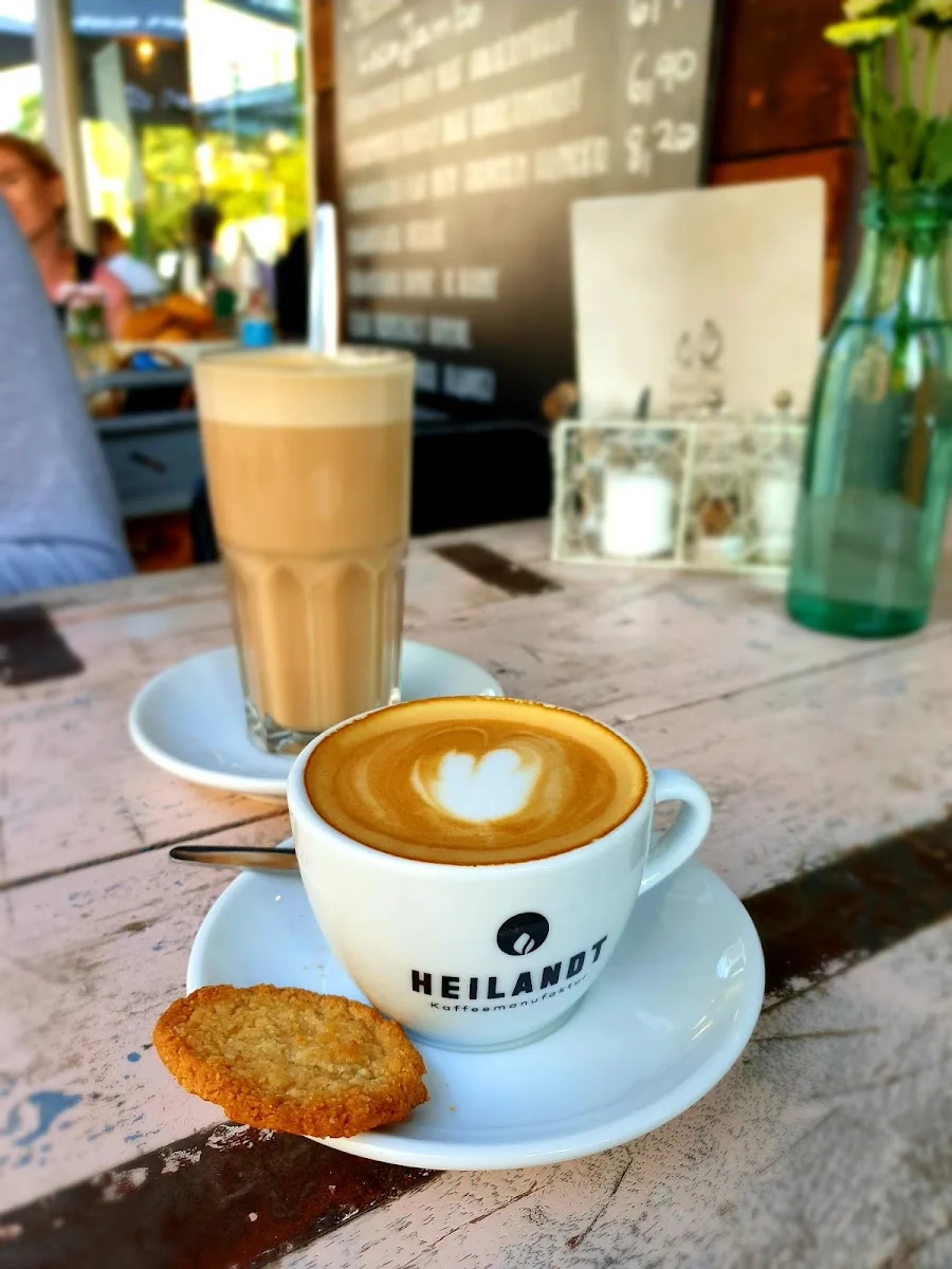 Café Hinz & Kunz Frühstück – Cappuccino in Köln, Nordrhein-Westfalen