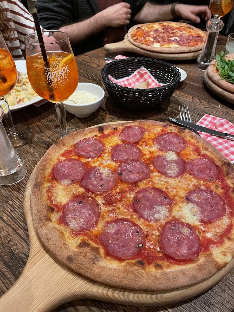 Pizzeria Al Volo – Salami in Hamburg