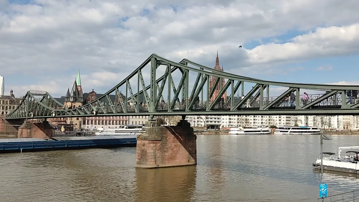 Eiserner Steg – Fluss in Frankfurt am Main, Hessen