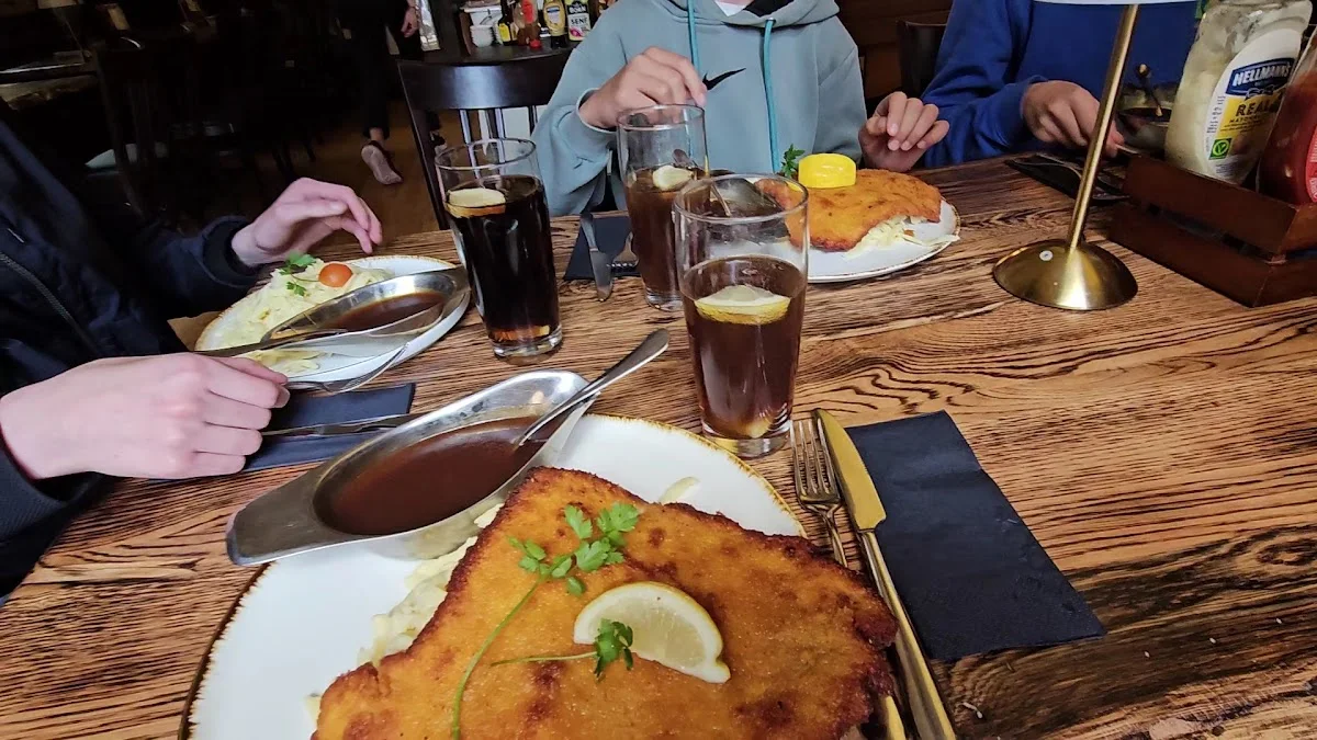 Onkel Otto Marienplatz – Schnitzel in Stuttgart Stuttgart-Süd, Baden-Württemberg