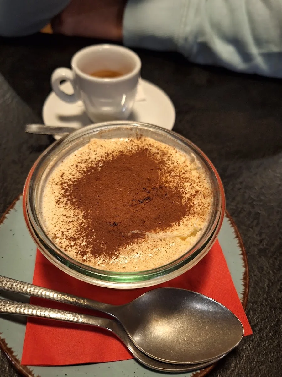 L’ Artista | neapolitan pizza | Plieningen – Tiramisu in Stuttgart, Baden-Württemberg