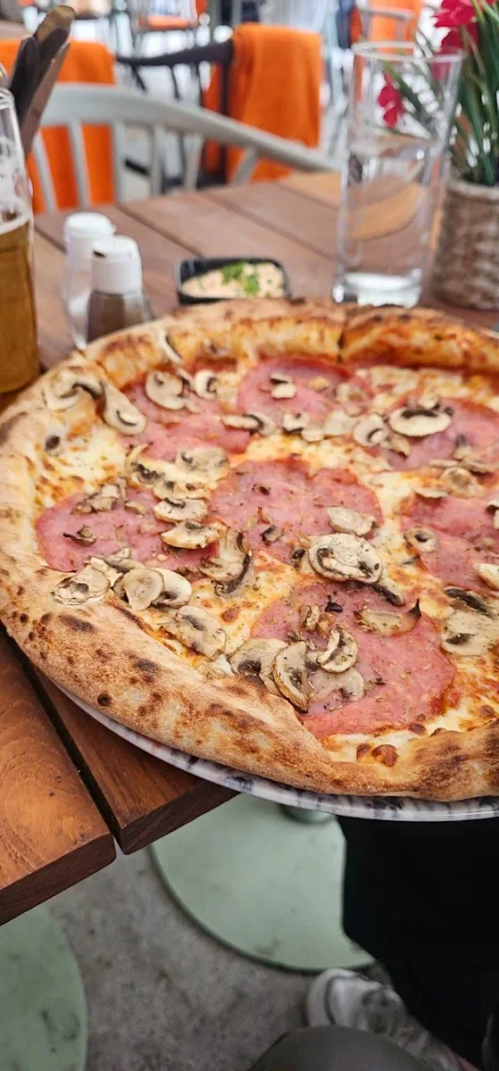 Surfkitchen – Pizza in Hamburg