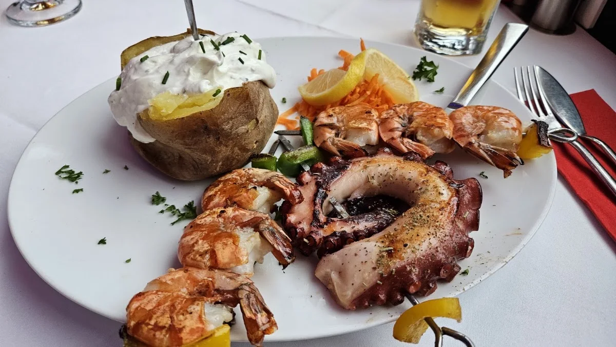 Störtebeker Fischrestaurant – Essen und Trinken in Hamburg