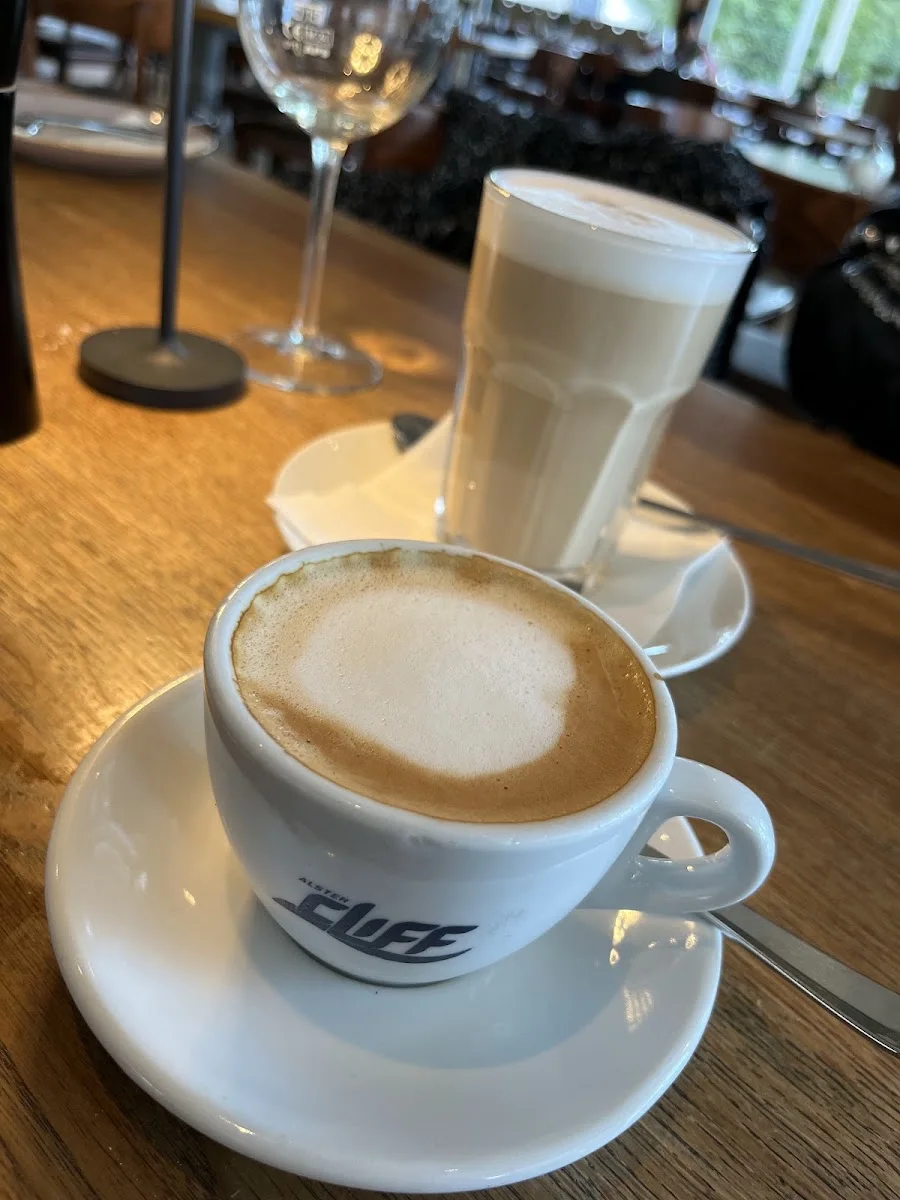 AlsterCliff – Cappuccino in Hamburg