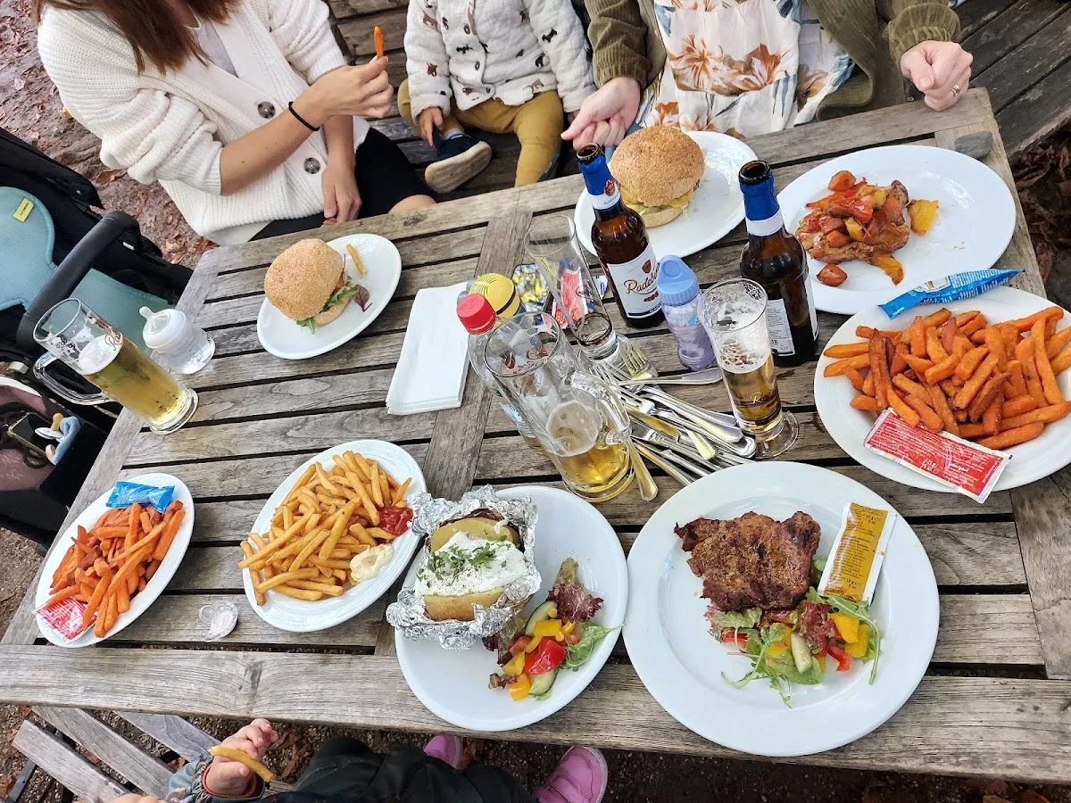 Châlet Suisse – Pommes frites in Berlin