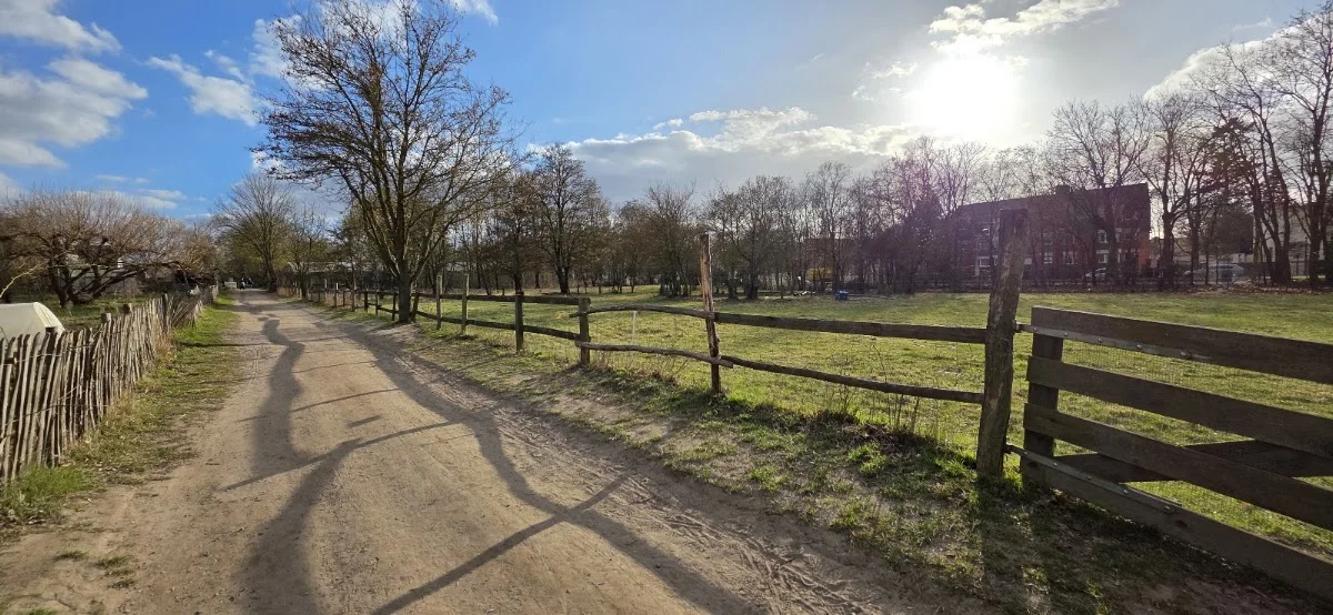 Domäne Dahlem – Besucherfoto von Bibliothekarin läuft! in Berlin
