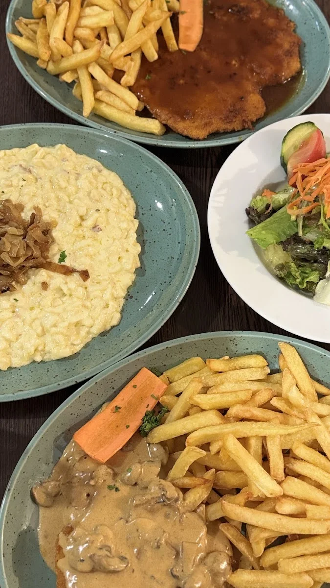 stogi - Restaurant & Taverna – Schnitzel in Stuttgart, Baden-Württemberg