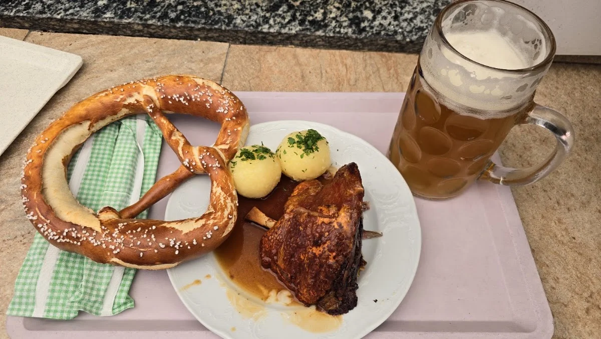 Restaurant Zur Aubinger Einkehr – Brezel in München, Bayern