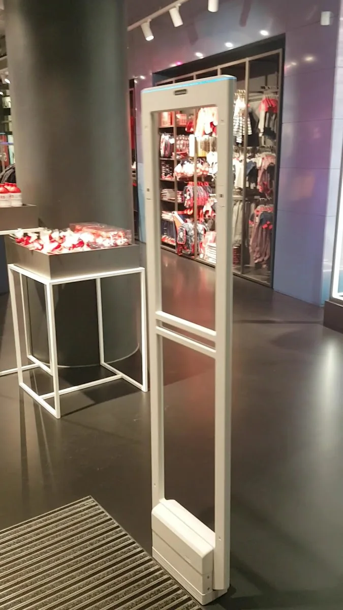 RB Leipzig Store – Sport-Fanartikelgeschäft in Leipzig, Sachsen