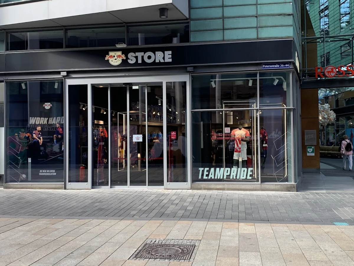 RB Leipzig Store – Besucherfoto: Schneemadame in Leipzig, Sachsen