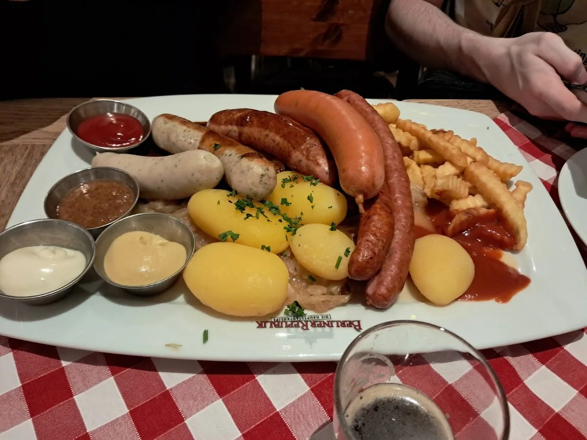 Berliner Republik – Bratwurst in Berlin
