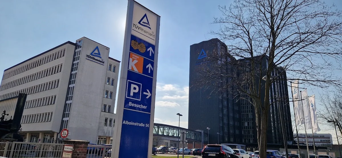 TÜV Rheinland Prüfstelle Berlin-Schöneberg – Besucherfoto: Mohamed El-Issa in Berlin