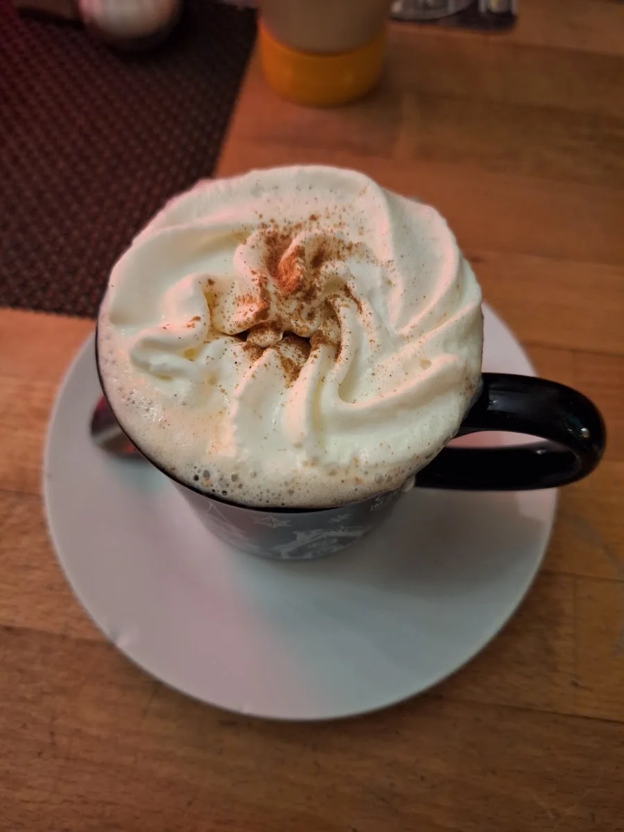 Café Uhrlaub – Cappuccino in Hamburg
