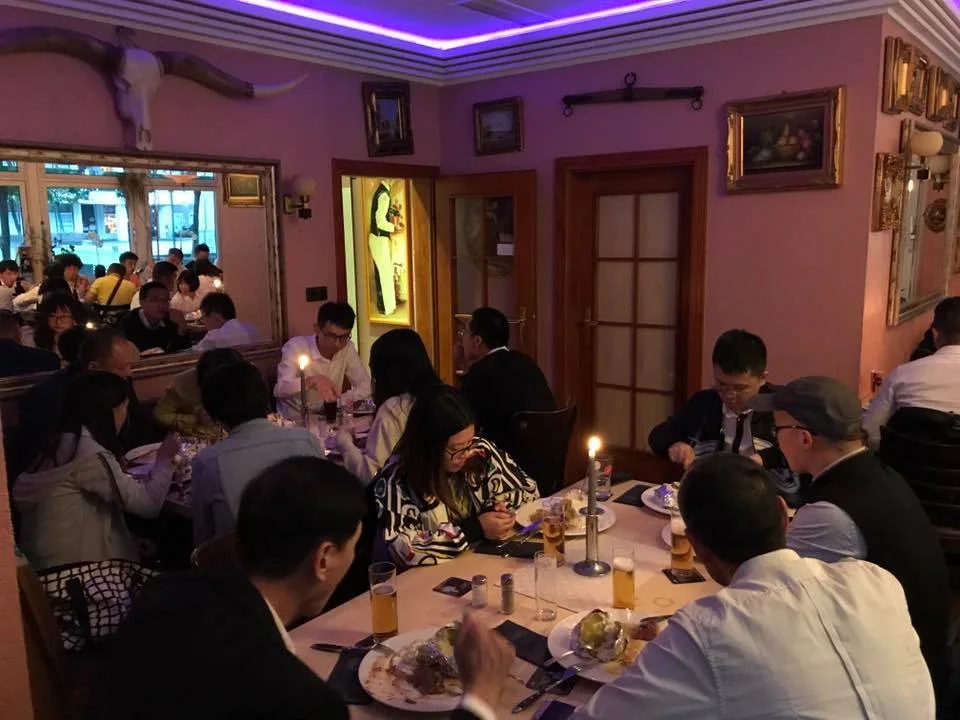 Black Angus XL Steakhouse – Atmosphäre in Köln, Nordrhein-Westfalen