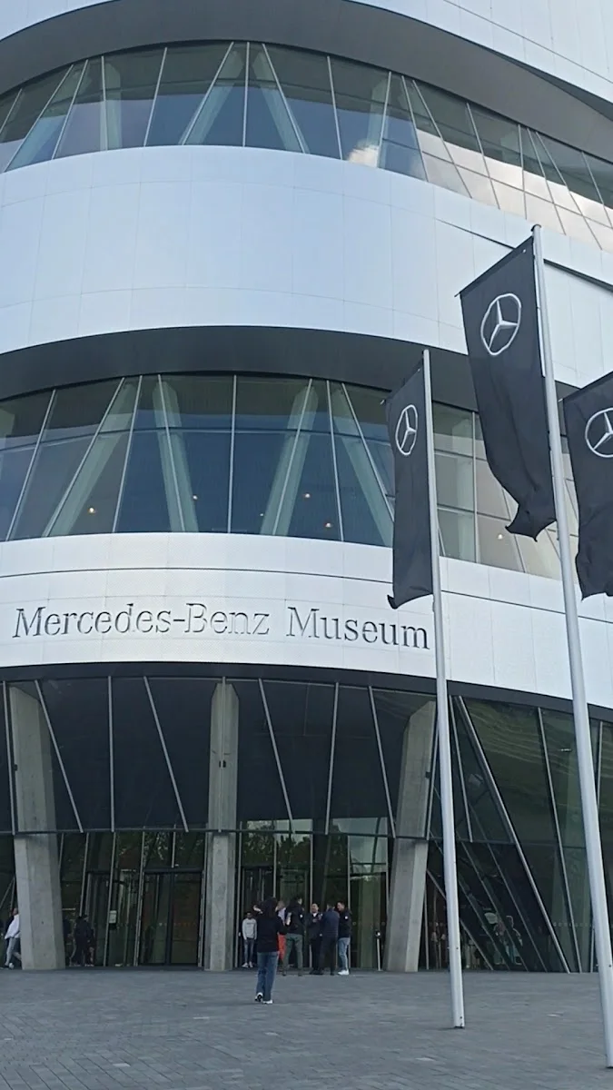 Mercedes-Benz Werk Untertürkheim – Automobilwerk in Stuttgart, Baden-Württemberg