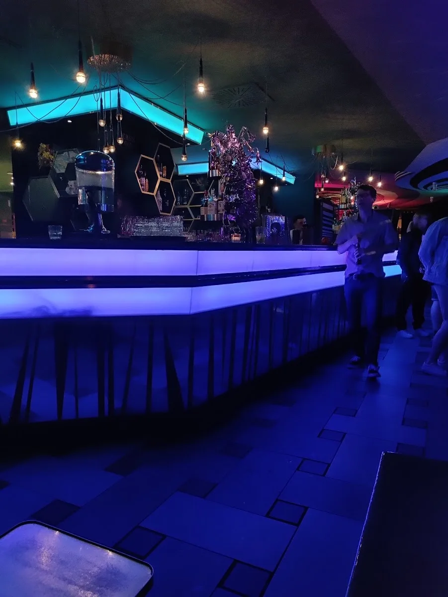 Monster Ronson's Ichiban Karaoke – Atmosphäre in Berlin