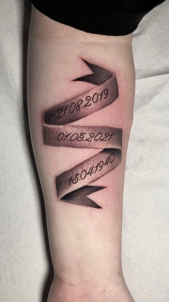 Hellgallery Rosenheim | Tattoo, Piercing & Barbershop – Friseursalon in Rosenheim, Bayern