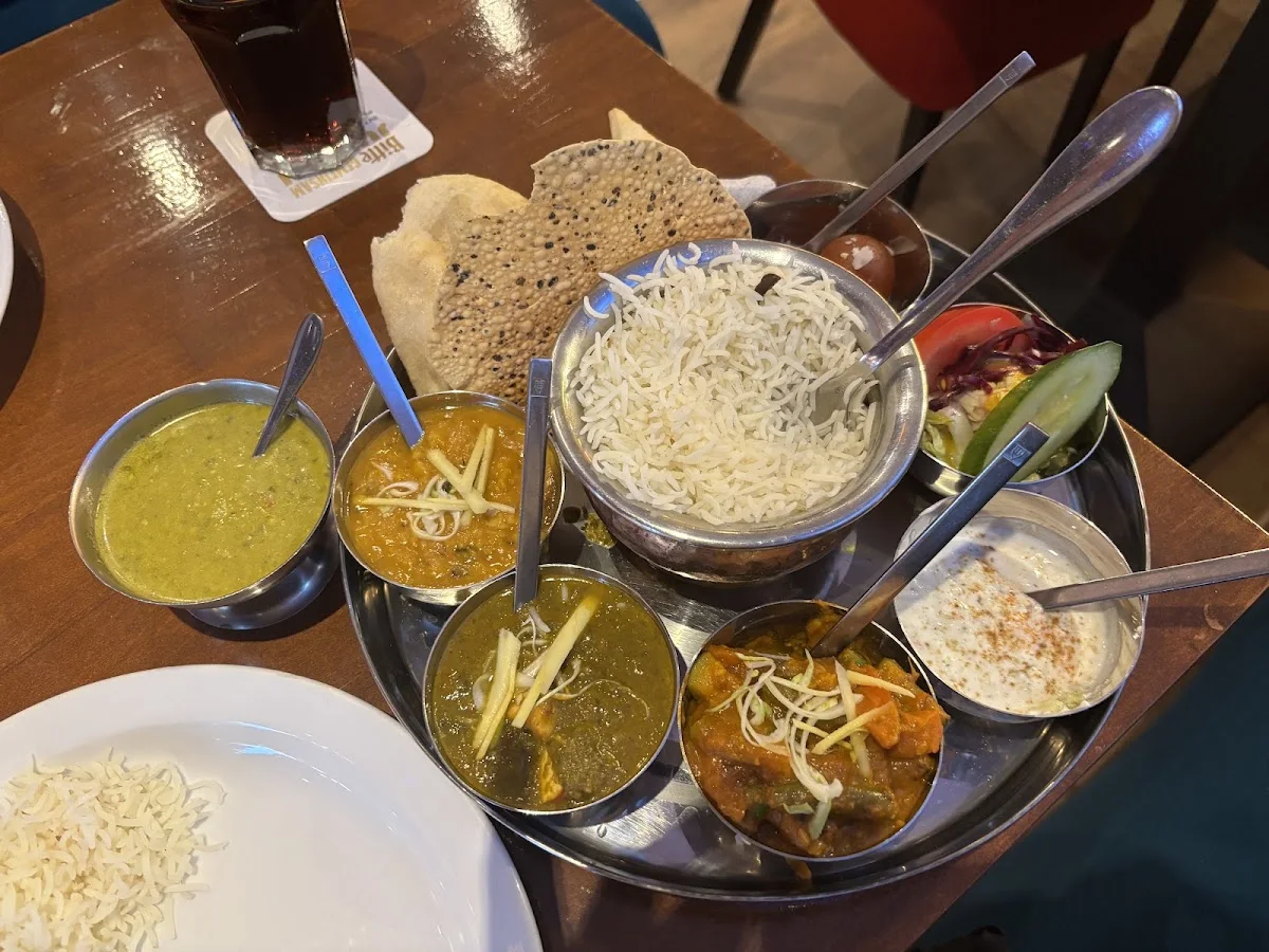 Ram Restaurant Cafe & Coctailbar – Essen und Trinken in Berlin