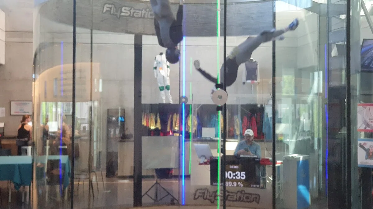 FlyStation Munich - Indoor Skydiving – Sportanlage in Neufahrn bei Freising, Bayern
