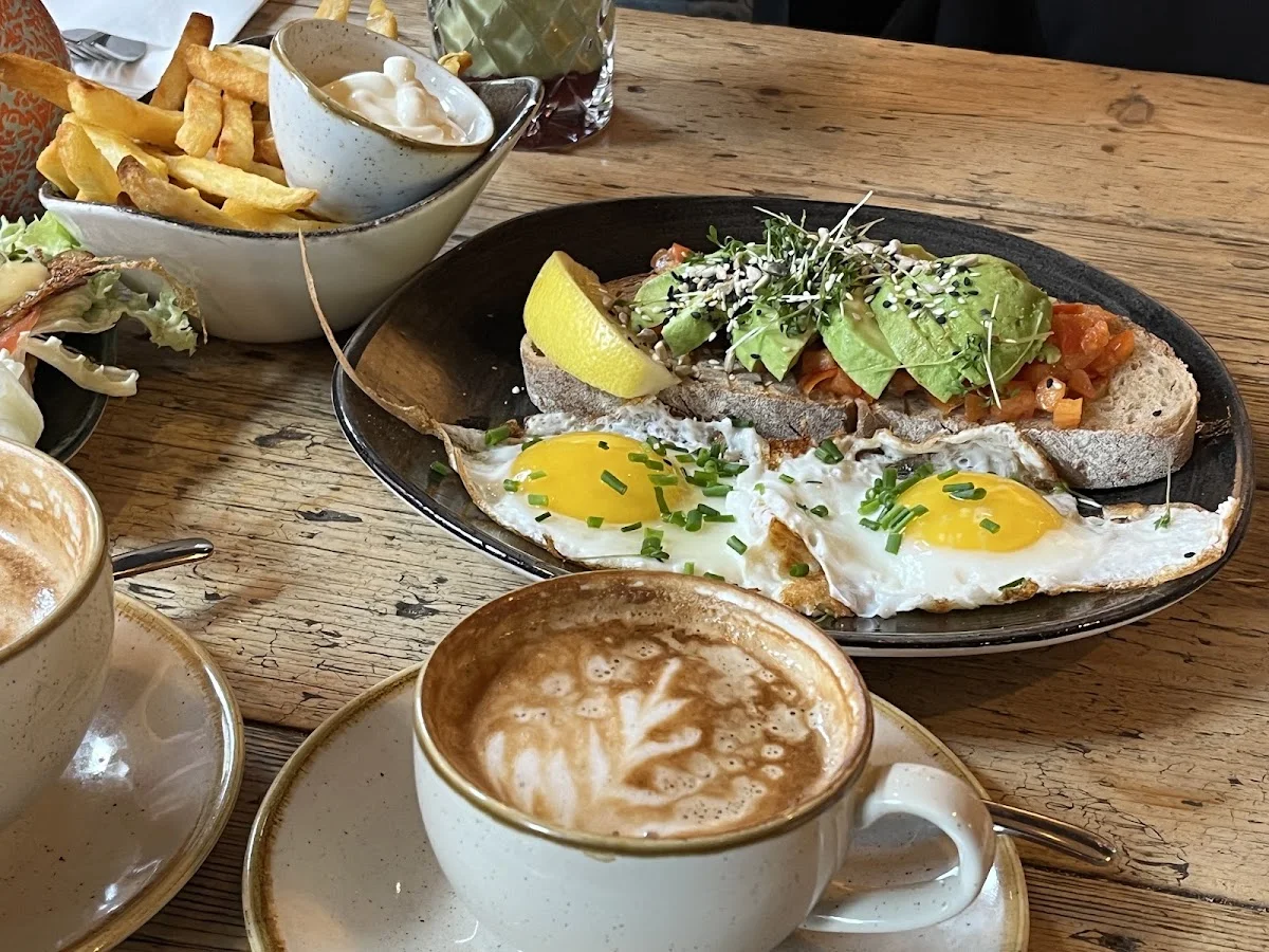 Cotidiano Gärtnerplatz – Avocado-Toast in München, Bayern