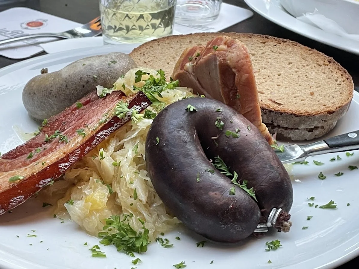 Apfelwein-Wirtschaft Fichtekränzi – Essen und Trinken in Frankfurt am Main, Hessen