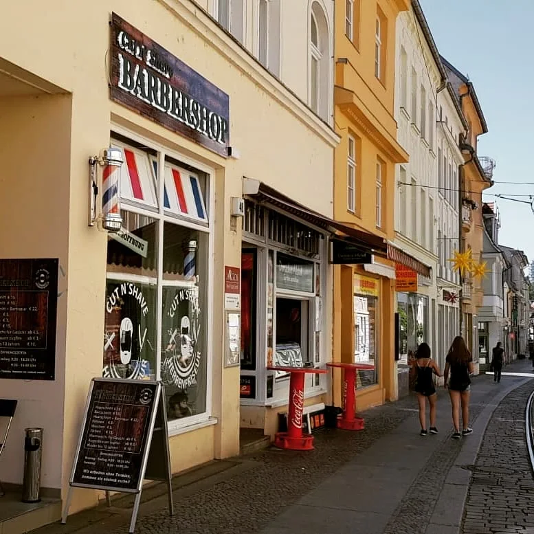Cut-n-Shave Barbershop – Außenbereich in Brandenburg an der Havel, Brandenburg