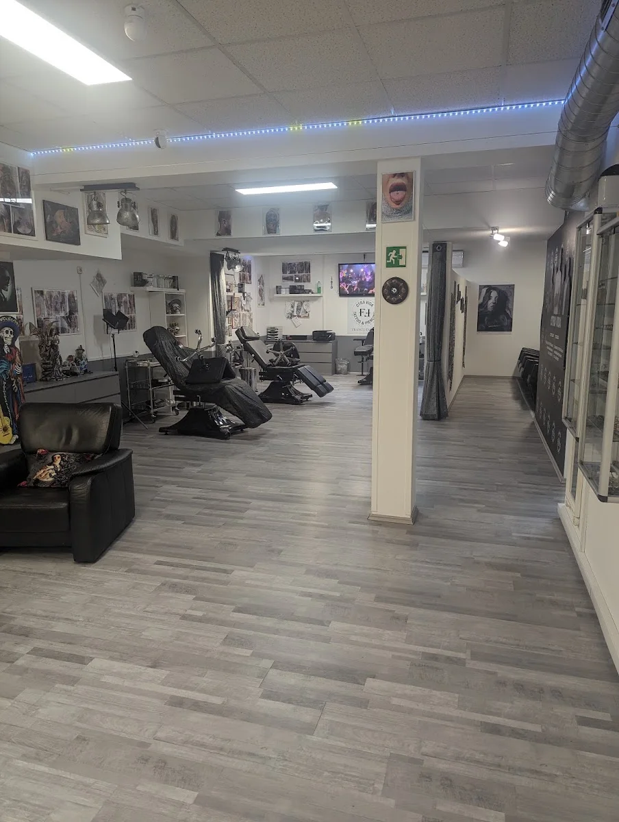 Otra Vida Tattoo Piercing Stuttgart – Innenansichten in Stuttgart, Baden-Württemberg