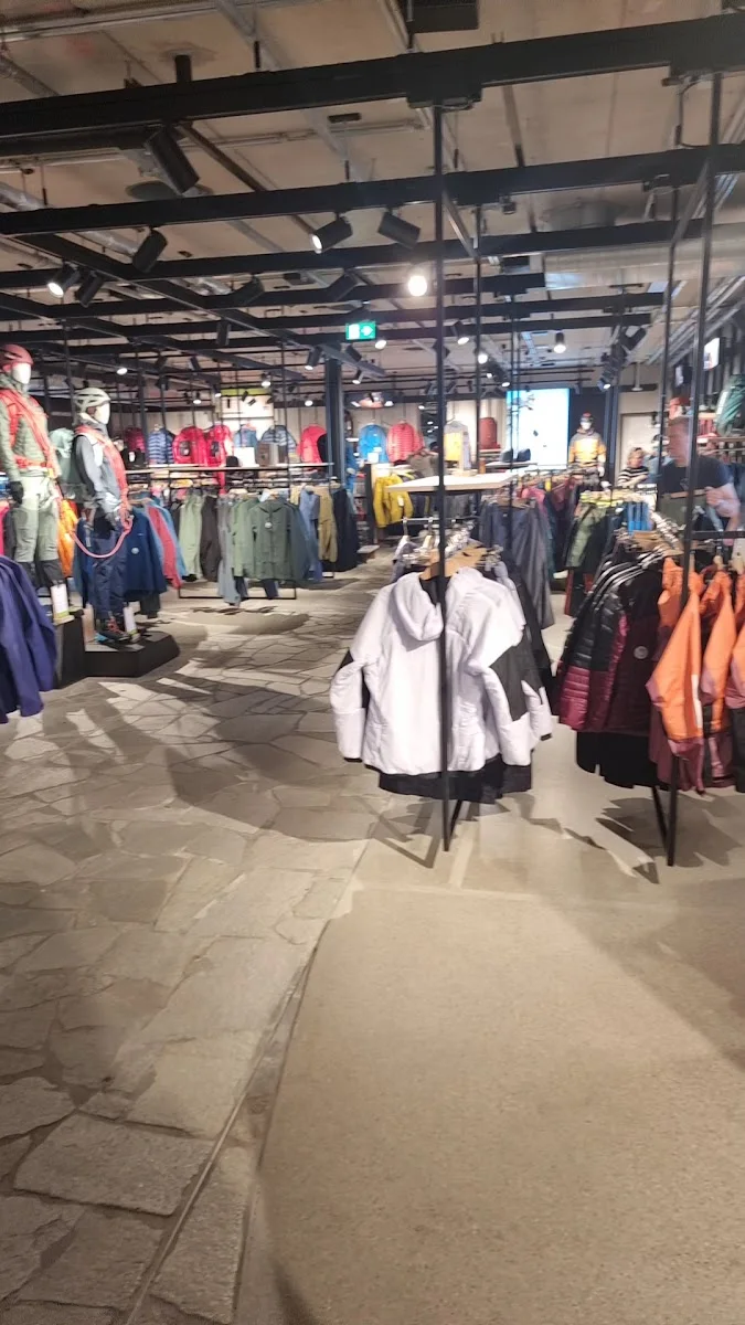 Sporthaus Schuster – Bekleidungsgeschäft in München, Bayern