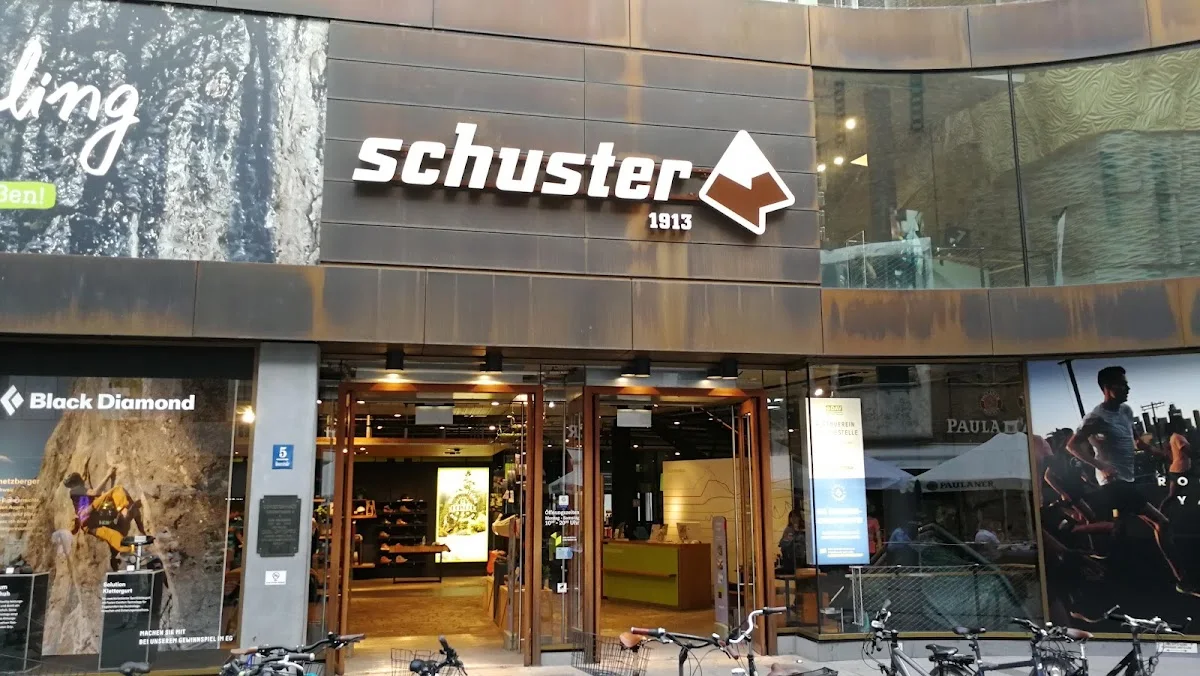 Sporthaus Schuster – Innenansichten in München, Bayern