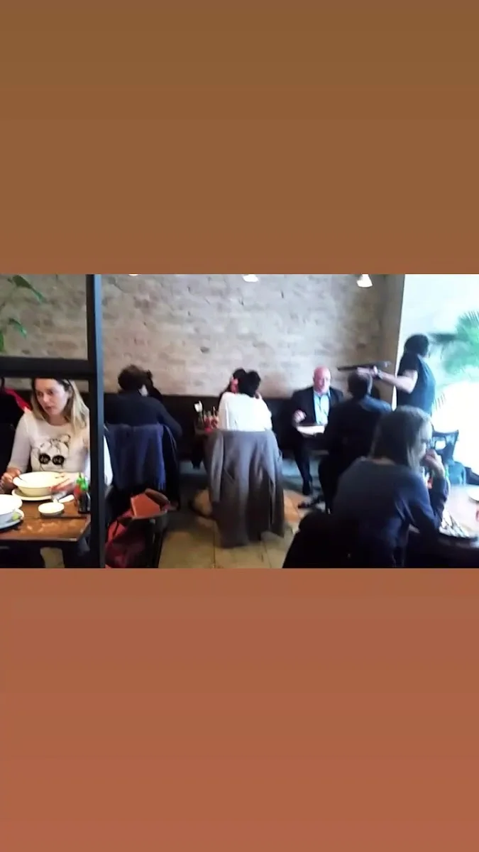 Madame Ngo une Brasserie Hanoi – Atmosphäre in Berlin