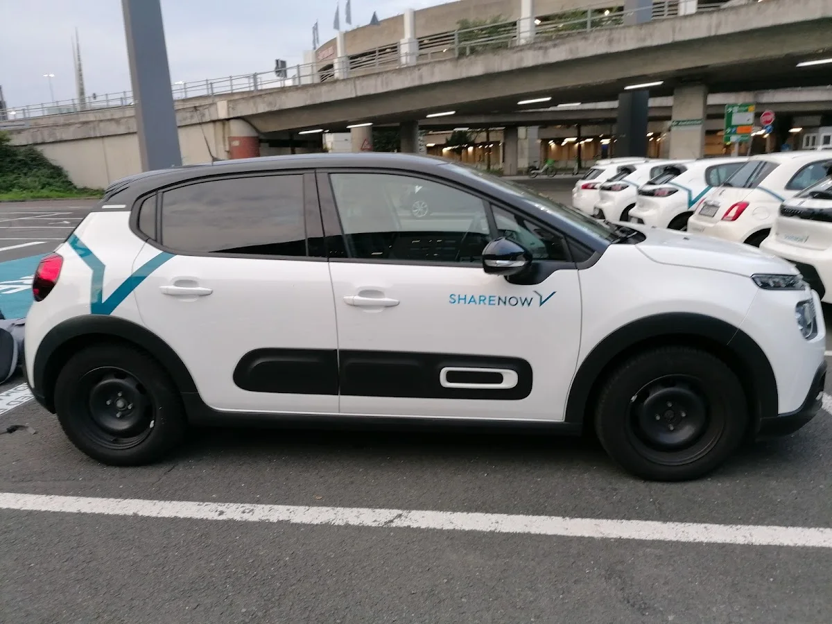 Free2move • Carsharing Airport Düsseldorf (DUS) – Besucherfoto: Richard Orosz in Düsseldorf, Nordrhein-Westfalen