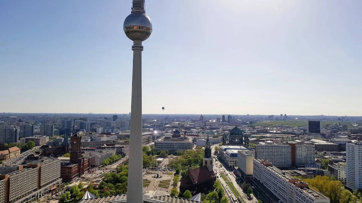 Berliner Fernsehturm – Alexanderplatz in Berlin