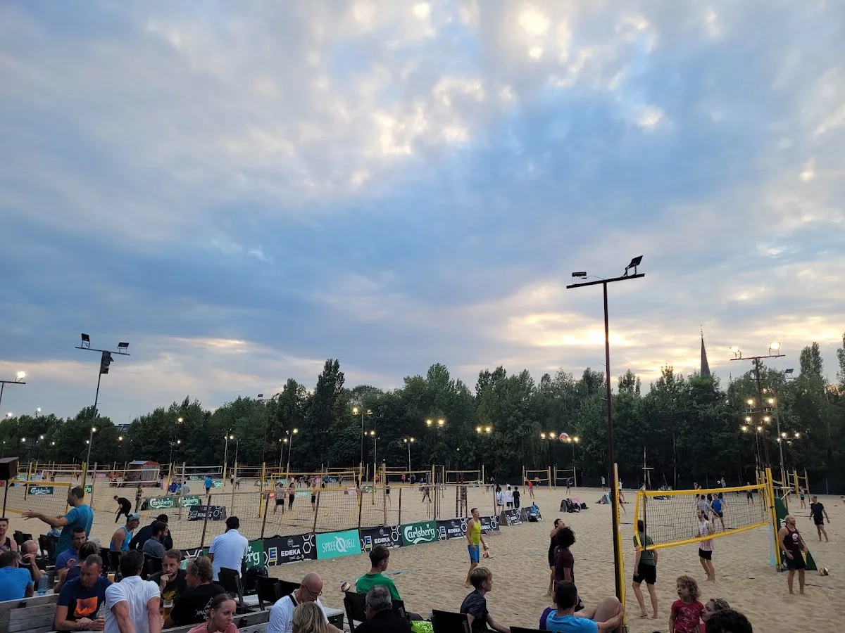 Park am Gleisdreieck – Beach 61 Outdoor Beachvolleyball in Berlin