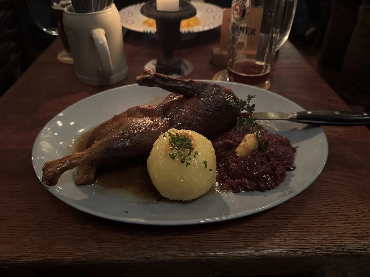 Wirtshaus in der Au – Entenconfit in München, Bayern