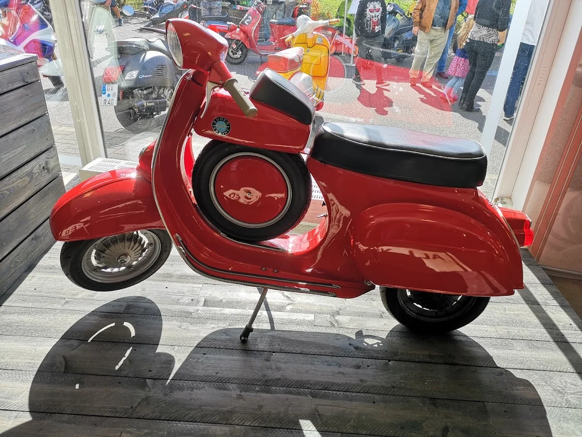 Scooter Center Onlinehandel mit Click & collect Abholung – Innenansichten in Bergheim, Nordrhein-Westfalen