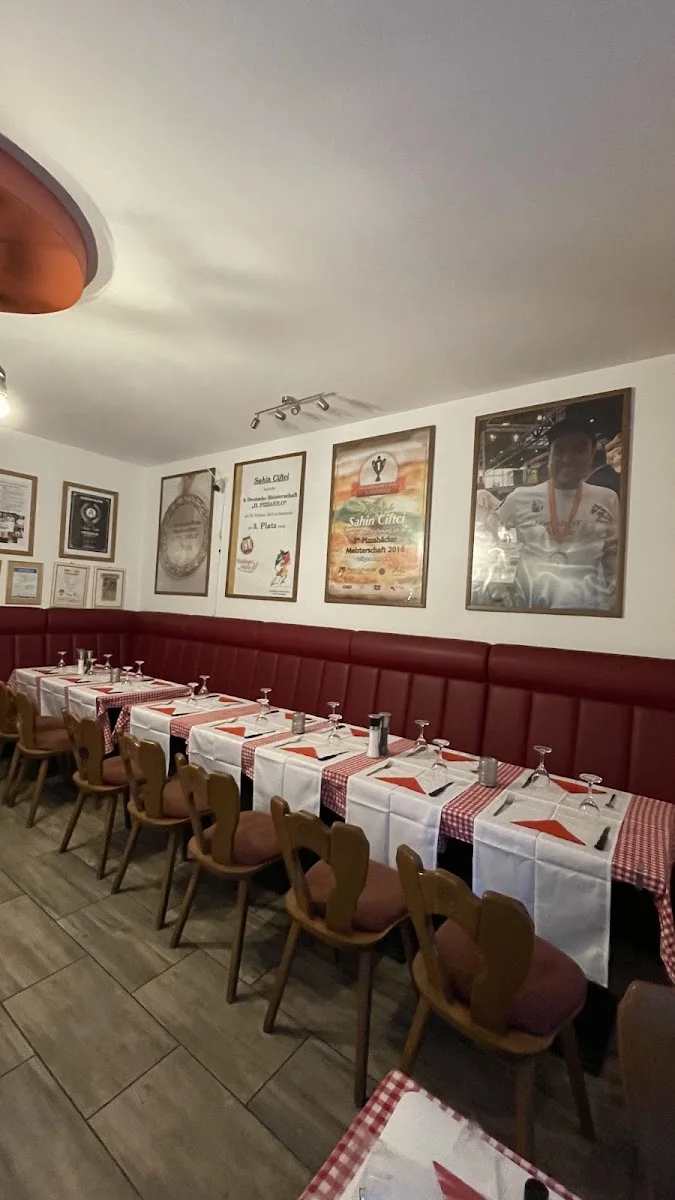 Zeus Pizza & Pide – Atmosphäre in Berlin