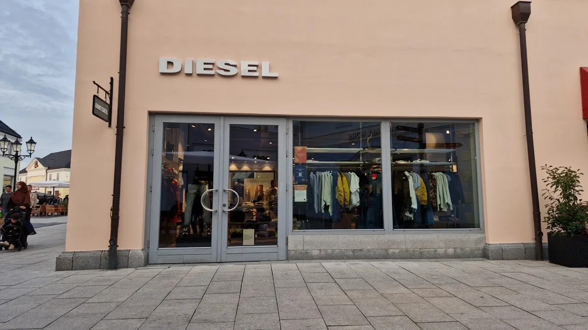 Diesel – Bekleidungsgeschäft in Wustermark, Brandenburg