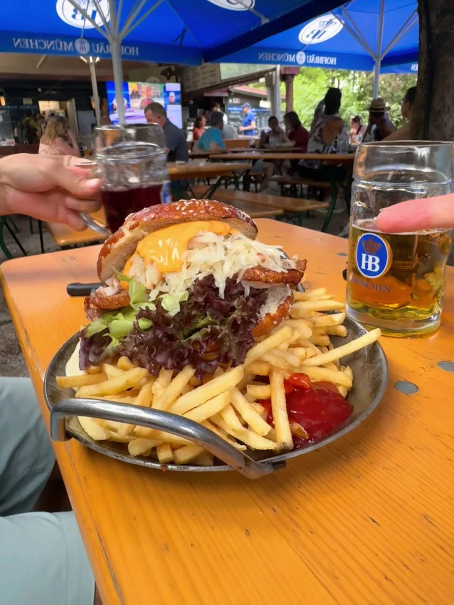 Mini-Hofbräuhaus im Englischen Garten – Restaurant in München, Bayern