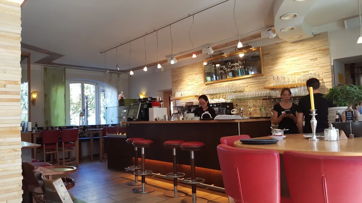 Cafe & Vegetarisches Restaurant Vor Ort – Atmosphäre in Neuried, Bayern