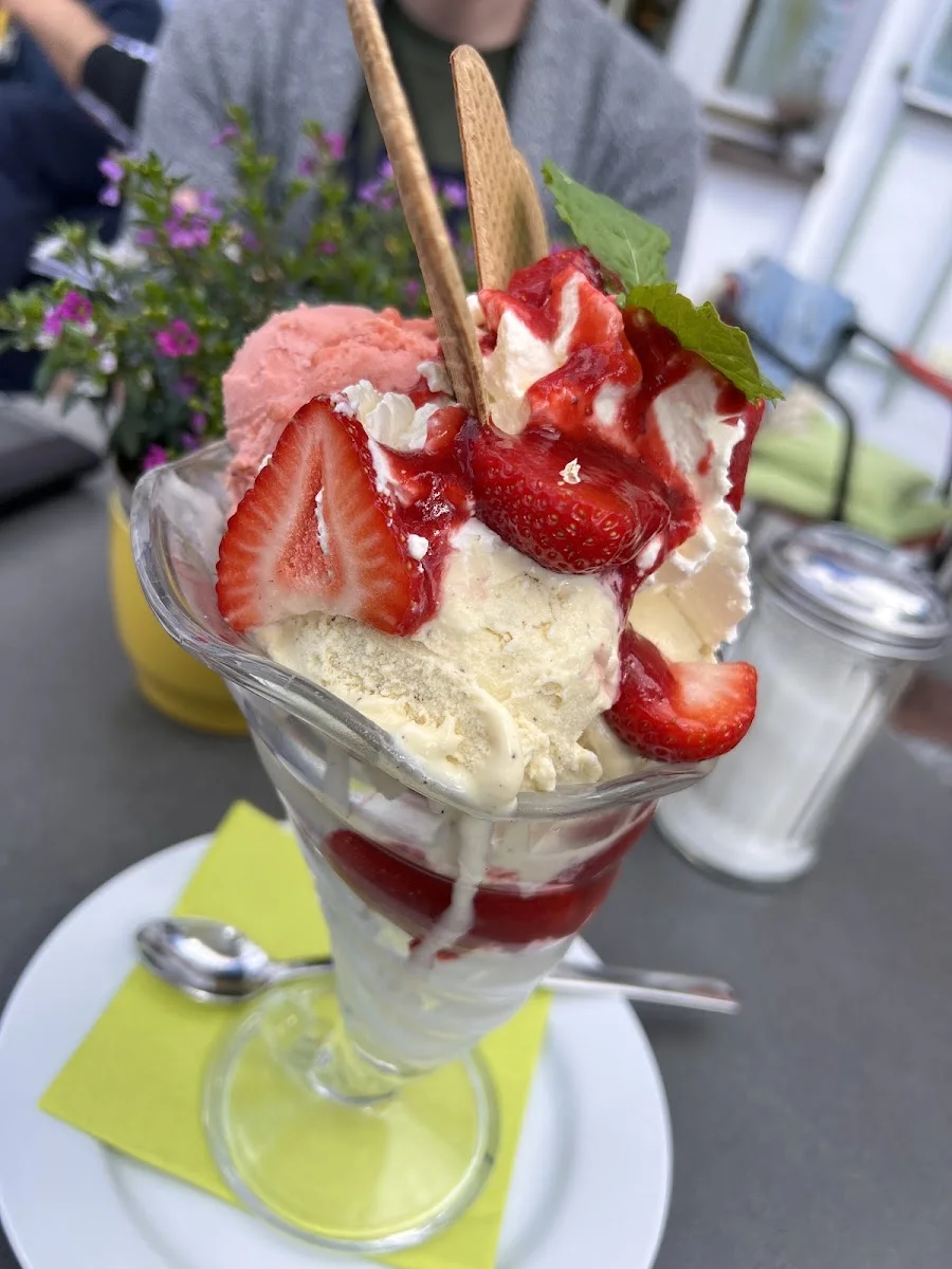 Cafe & Vegetarisches Restaurant Vor Ort – Gelato in Neuried, Bayern