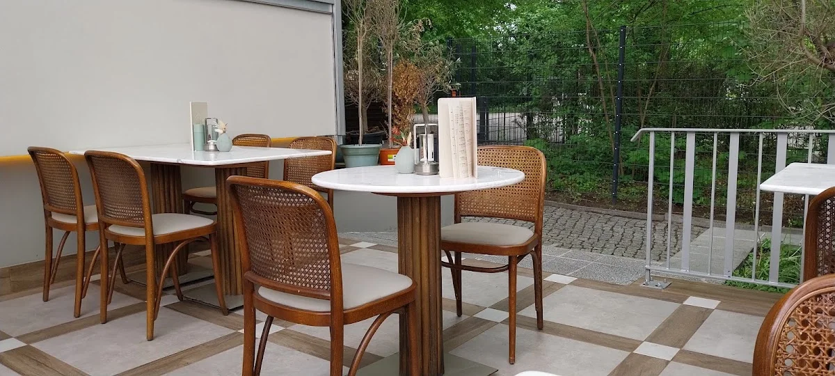Ormos by Milchhäuschen – Atmosphäre in Berlin