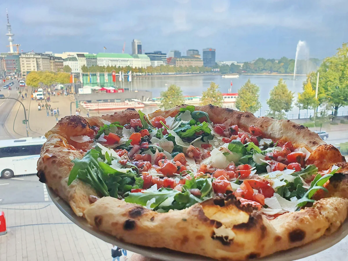 Pizzeria LUCACELLI / Farina di Nonna – Pizza in Hamburg