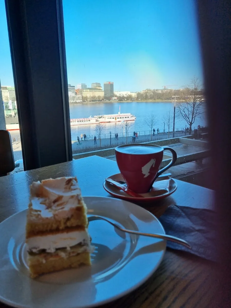 Pizzeria LUCACELLI / Farina di Nonna – Kaffeekuchen in Hamburg
